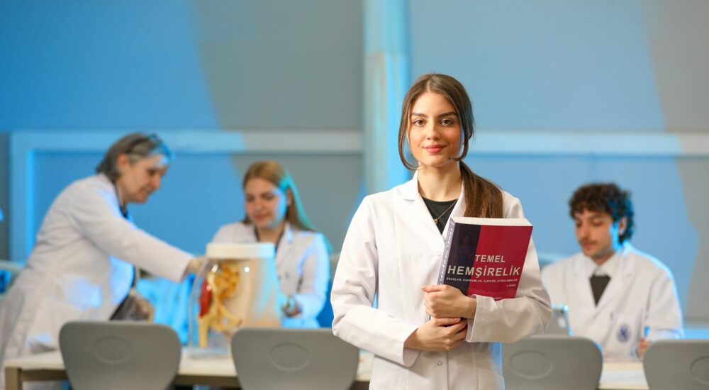 Bademcik ameliyatı - medikal atlas stilinde anatomik kesit illustrasyonu